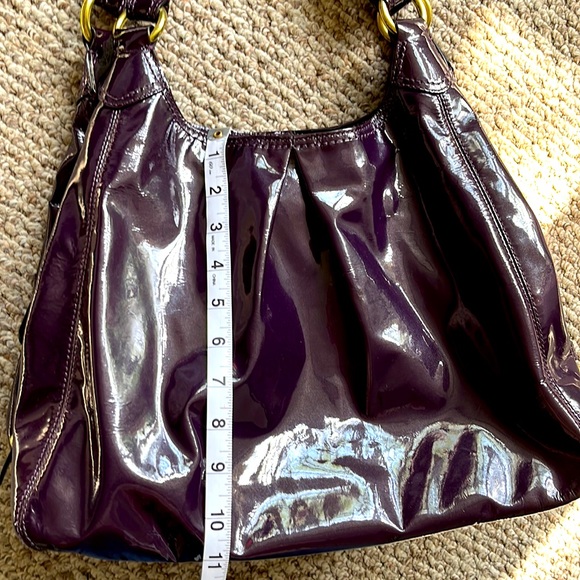 Coach Maggie Shoulder Bag in Patent Leather EUC - Picture 4 of 6